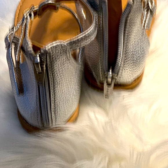 Sandals - Picture 3 of 3